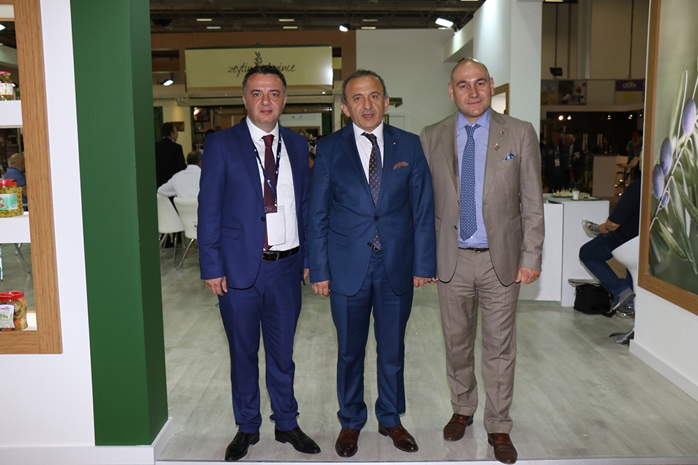 Akhisar Ticaret ve Sanayi Odası ve Akhisar Ticaret Borsası Stantlarını Ziyaret Ettik