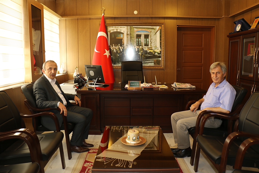 Yönetim Kurulu Başkanımız Sayın Mehmet Yılmaz, Manisa İl Milli Eğitim Müdürü Sayın İsmail Çetin'i Makamında Ziyaret Etti