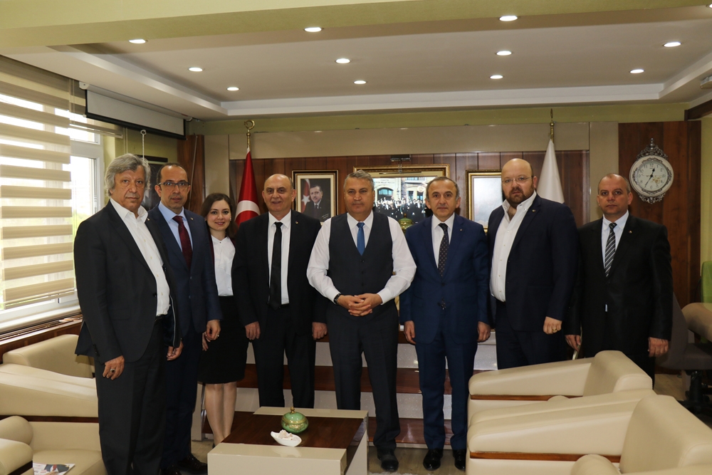 Yunusemre Belediye Başkanı Sayın Mehmet Çerçi’ye Makamında Tebrik Ziyaretinde Bulunduk