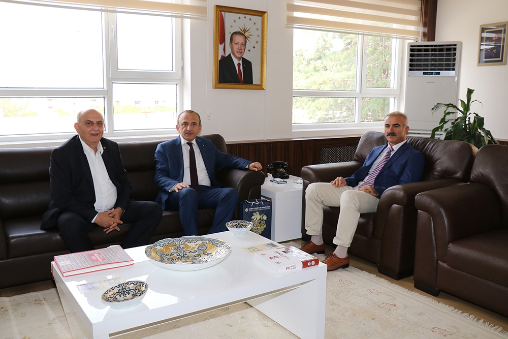 Yunusemre Kaymakamı Sayın Ahmet Erdoğdu’yu Makamında Ziyaret Ettik